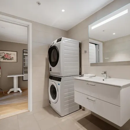 New 5 Min From Airport Kokstad Train Station